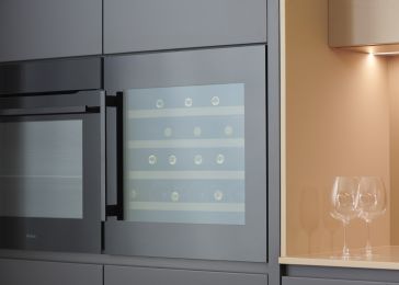 Ugradbeni hladnjak za vino Amica WK 341 110-1 S