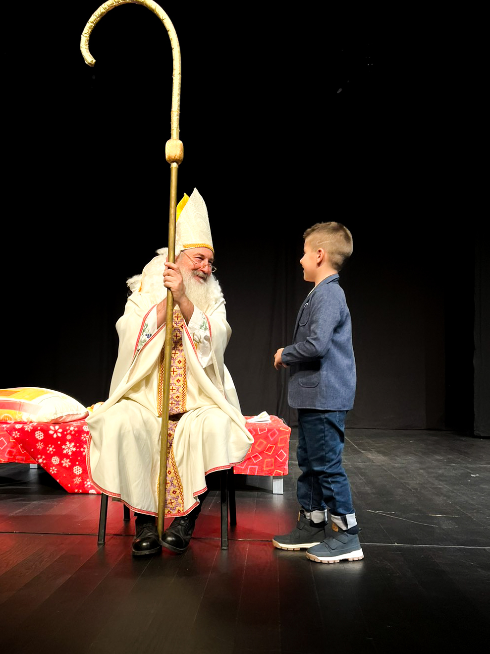 Sv. Nikola razveselio je mališane u Bjelovaru  Foto: Prima