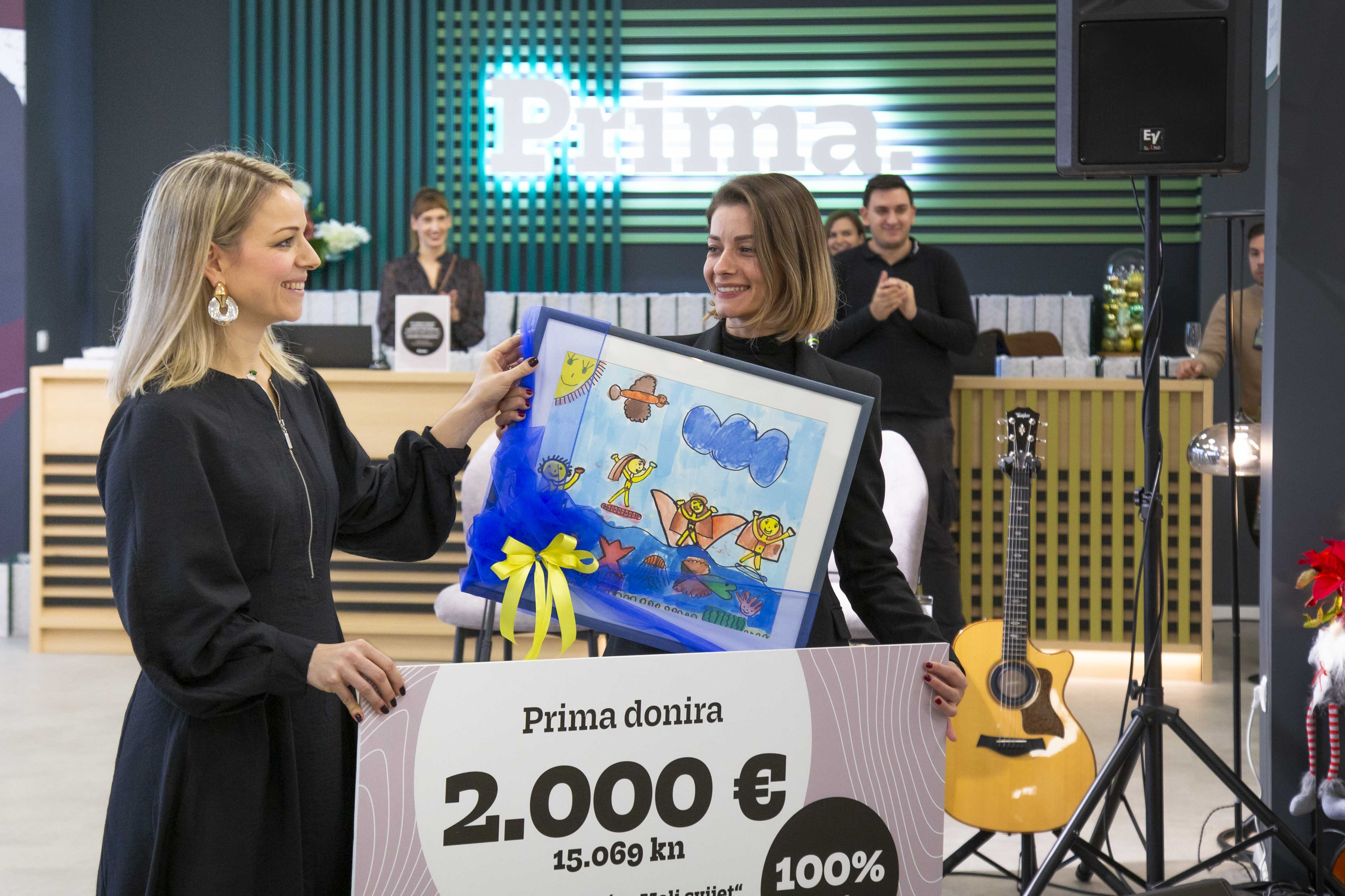 Ravnateljici DV „Mali svijet“ Tamari Pranjić donaciju je uručila voditeljica marketinga Prima grupe Ana Končić Šebek