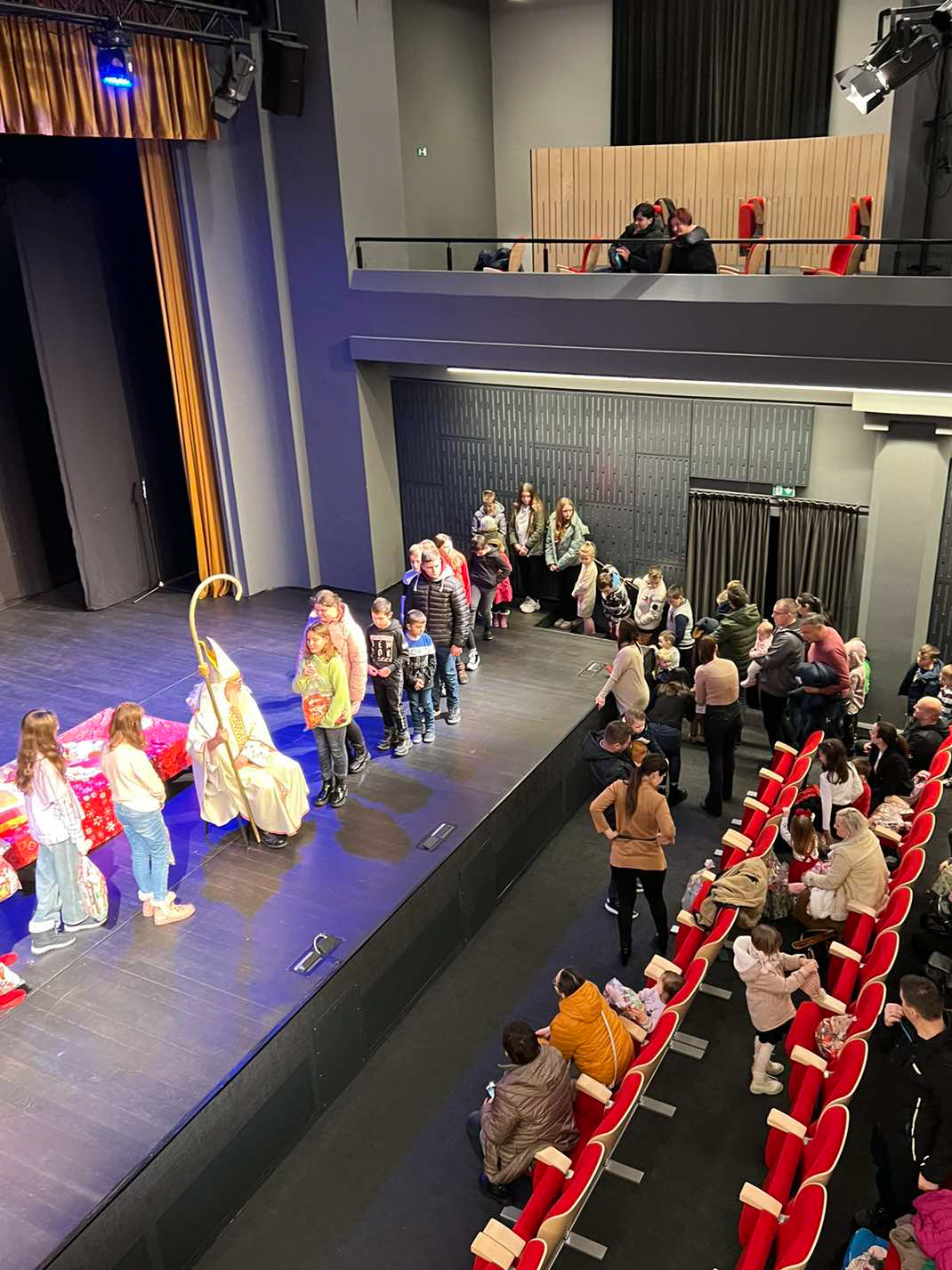 Sv. Nikola je glavom i bradom u Bjelovaru je djeci uljepšao blagdane  Foto: Prima