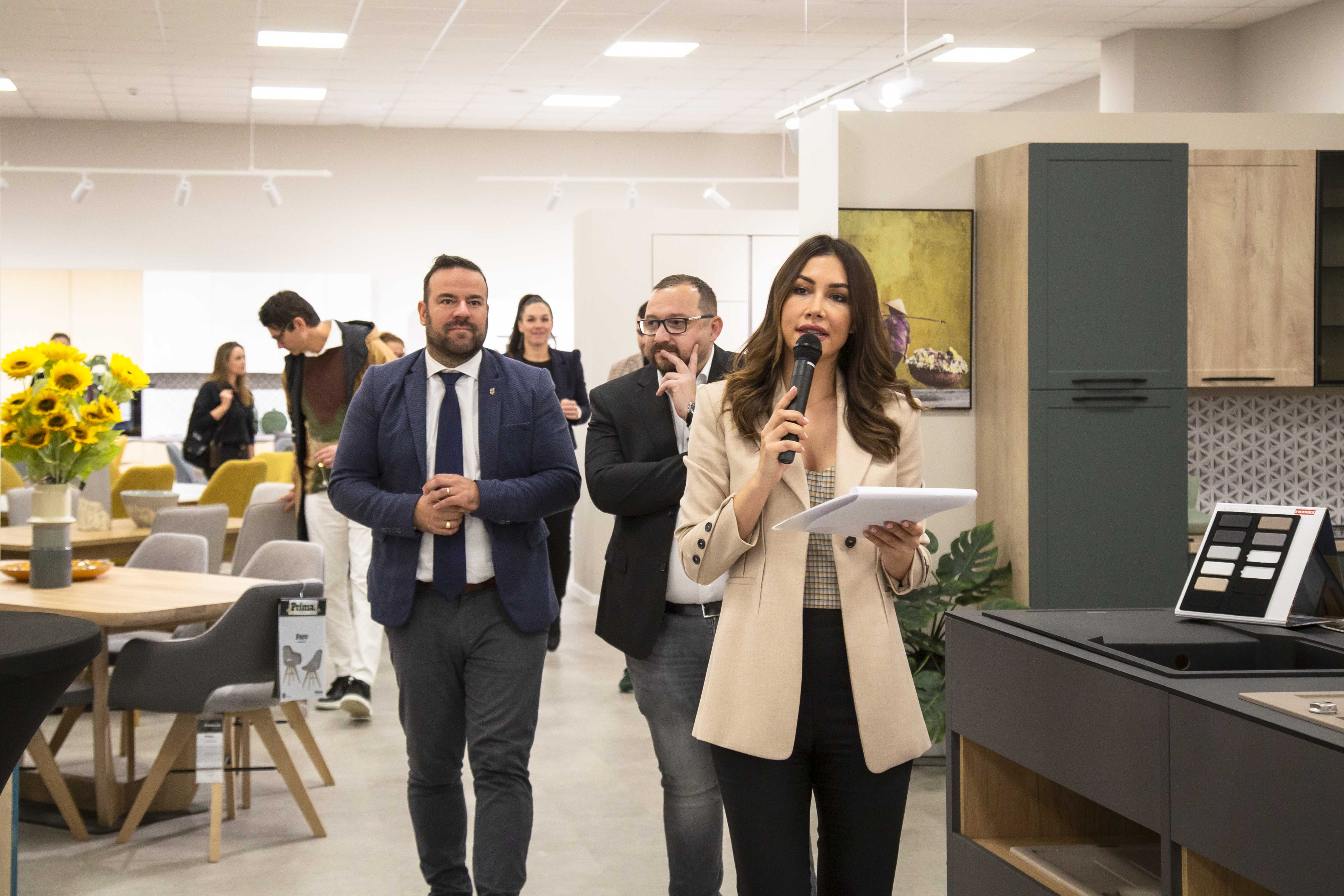 Jelena Glišić povela je uzvanike u šetnju salonom ističući posebnosti