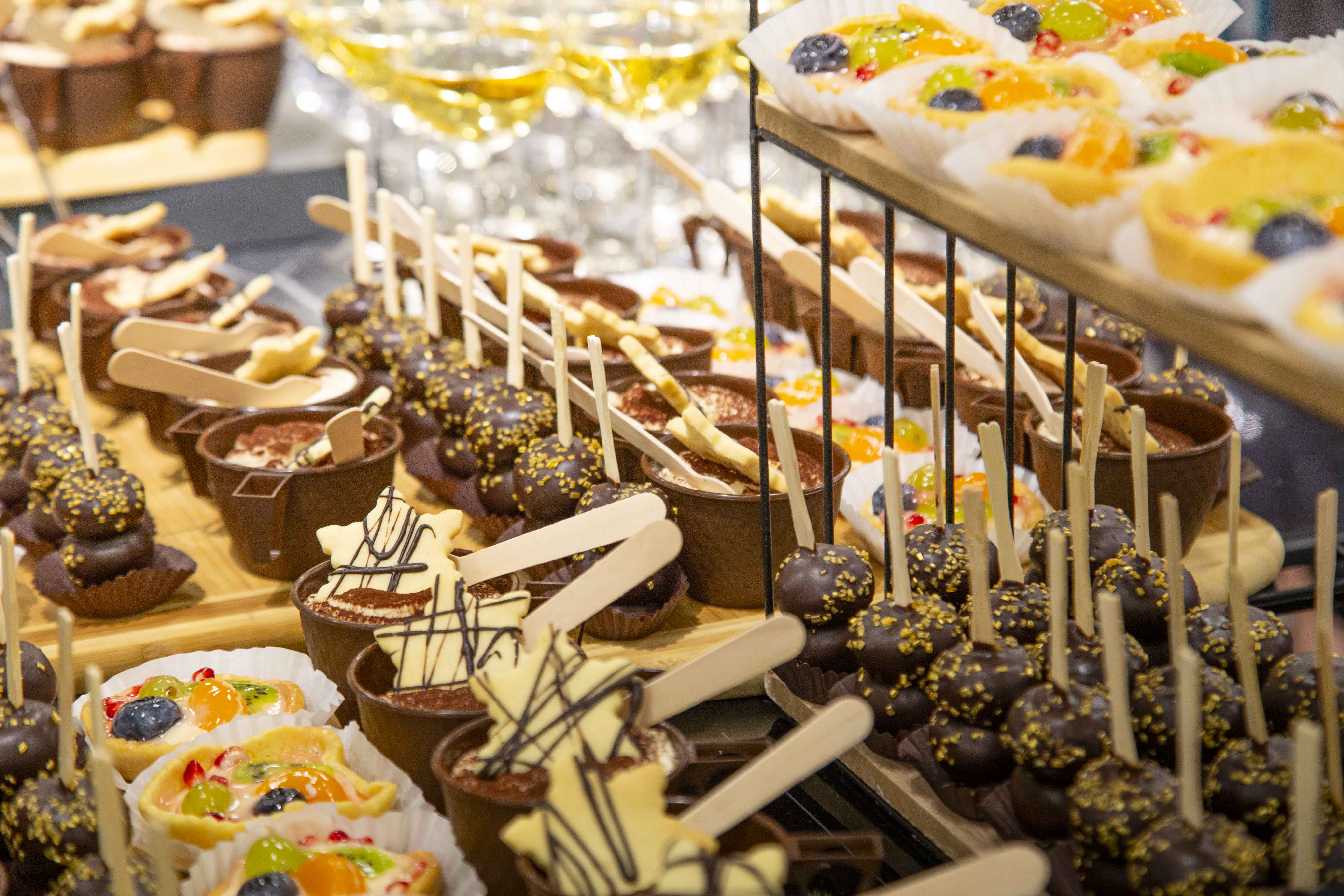 Uzvanici su se zasladili tiramisuom, voćnim krostatama i drugim čokoladnim desertima
